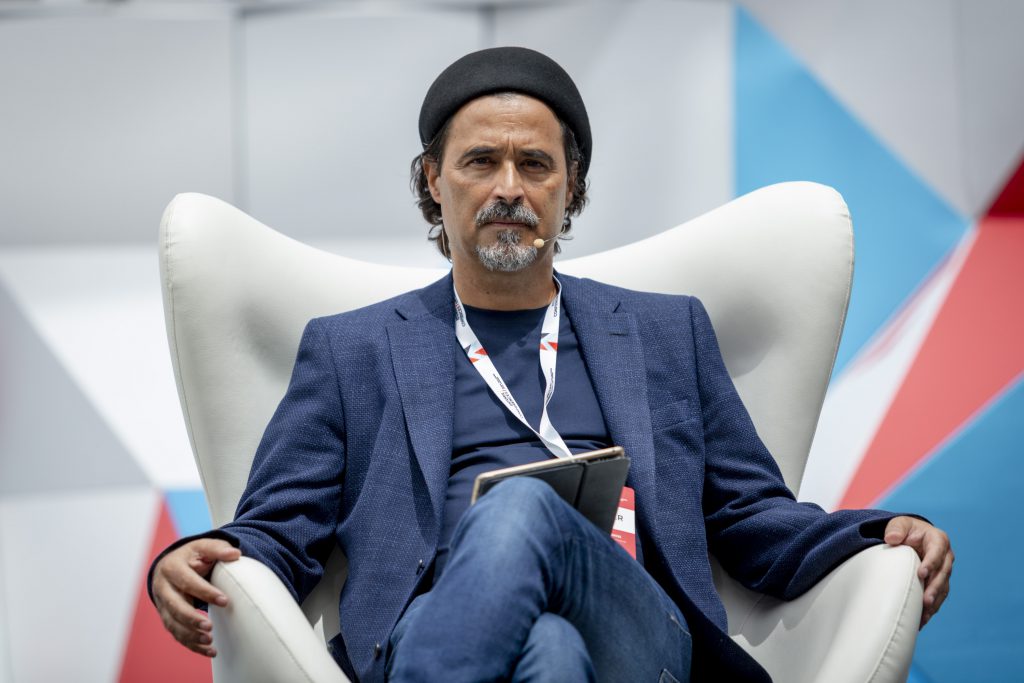 José Eduardo Agualusa escritor fotografia profissional lisboa news photojournalism fotojornalismo